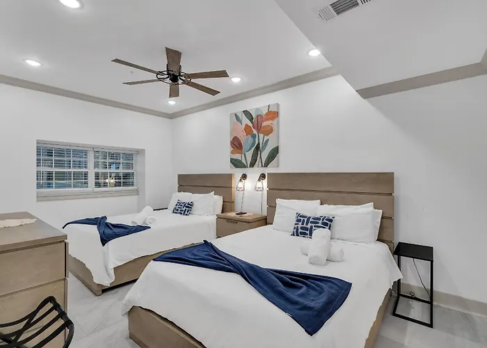 Sleeps 24-Spacious Suites Near Fq W Pool